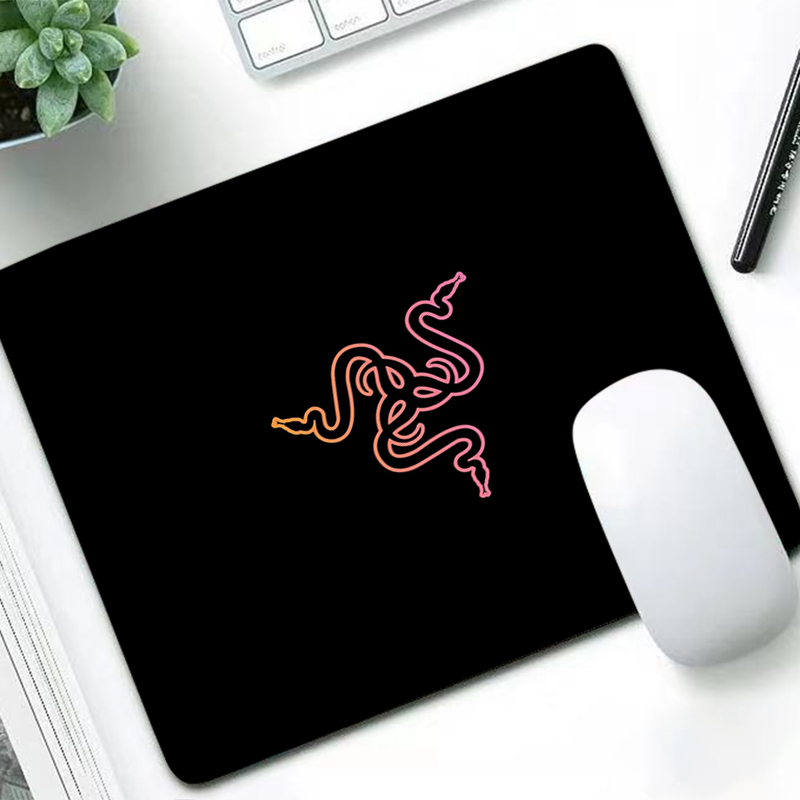 Laptop Accessories Bundle - Razer 高級マウスパッド アニメ ゲーマー デスクマット PC
